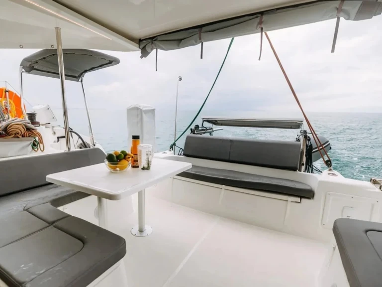 Location bateau Gouviá pas cher Excess 11