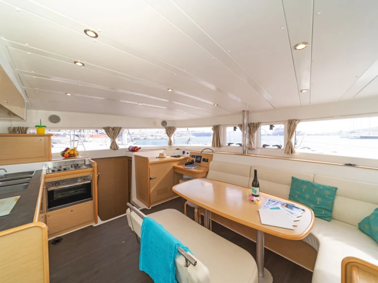 Catamaran à louer à Gouviá au meilleur prix