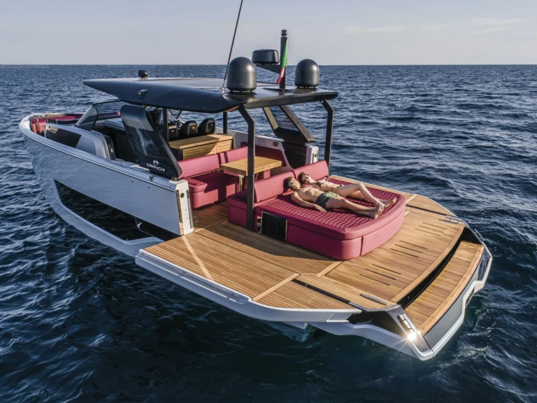 Location à Saint-Tropez - Pershing Pershing 90 sur SamBoat