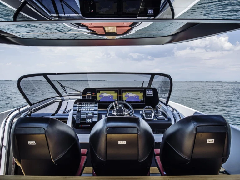 Location bateau Pershing Pershing 90 à Saint-Tropez sur Samboat
