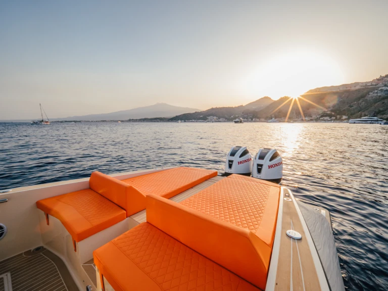 Louer Bateau à moteur avec ou sans skipper LILIBAEUM YACHT à Taormina