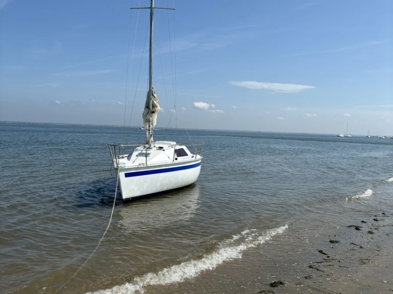 Yachting-France Jouët 680 a louer à France
