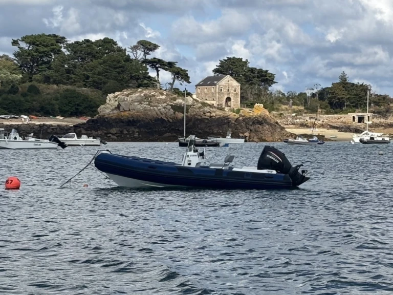 Louer Semi-rigide avec ou sans skipper Tiger à Paimpol