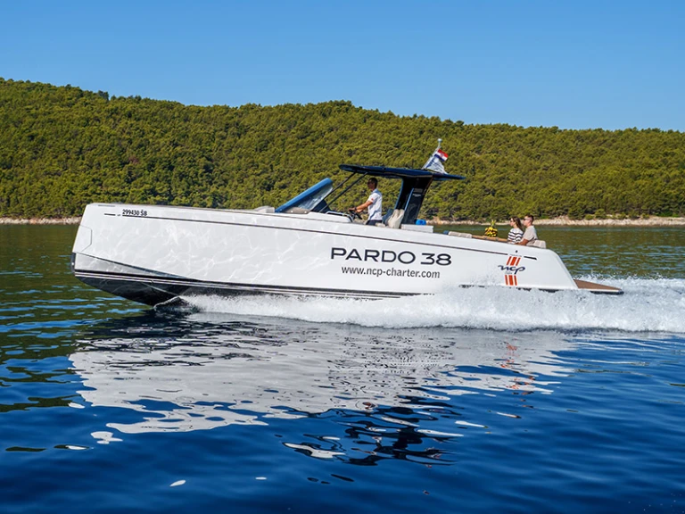 Bateau à moteur à louer à Sibenik au meilleur prix