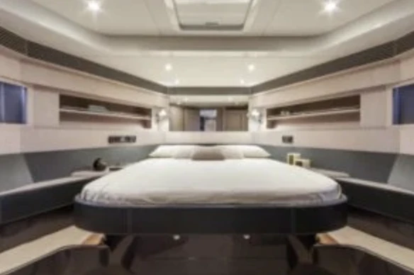 Location bateau Saint-Tropez pas cher Regal 27 Fasdeck