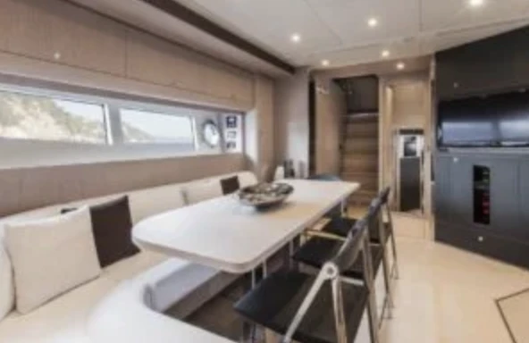 Location Bateau à moteur à Saint-Tropez - Régal Regal 27 Fasdeck