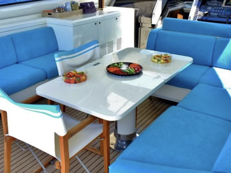 Louer Bateau à moteur avec ou sans skipper Monterey à Saint-Tropez