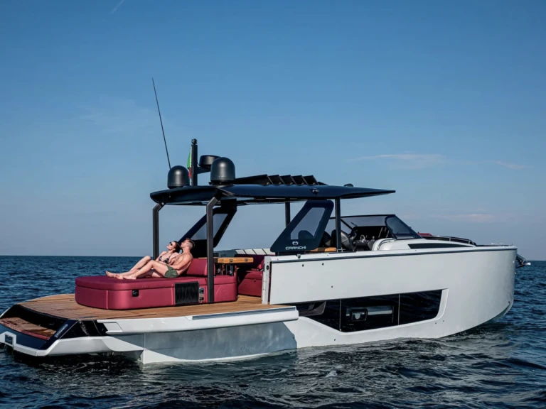 Bateau à moteur à louer à Saint-Tropez au meilleur prix