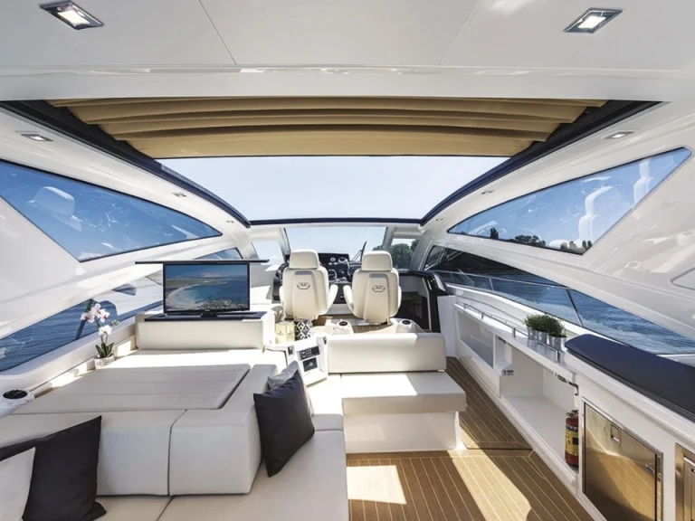Location bateau Saint-Tropez pas cher Cranchi 60 ST