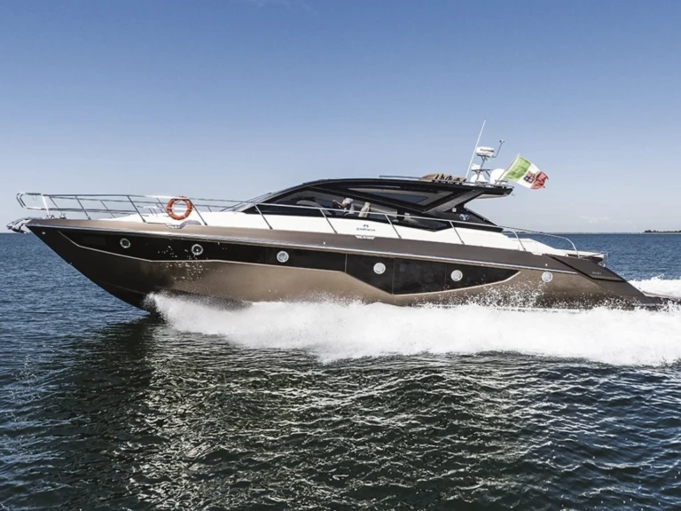Location Yacht à Saint-Tropez - Cranchi Cranchi 60 ST