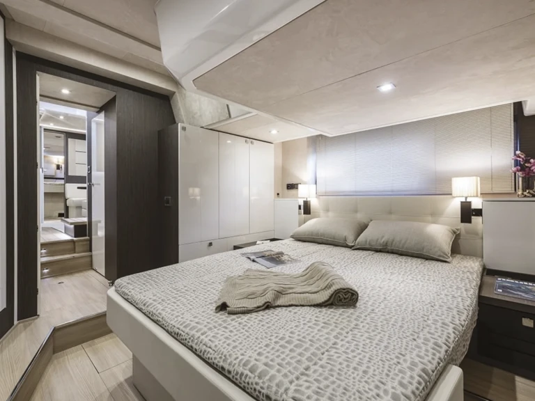 Location bateau Cranchi Cranchi 60 ST à Saint-Tropez sur Samboat