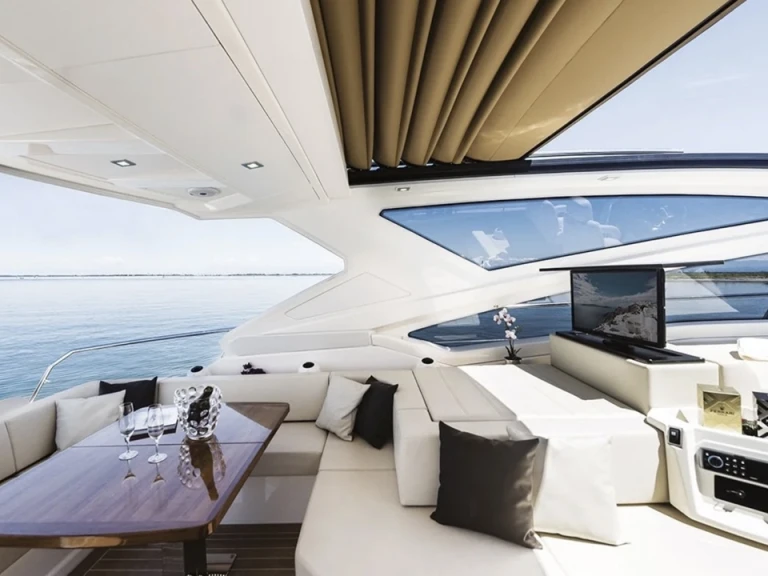 Louer Yacht avec ou sans skipper Cranchi à Saint-Tropez