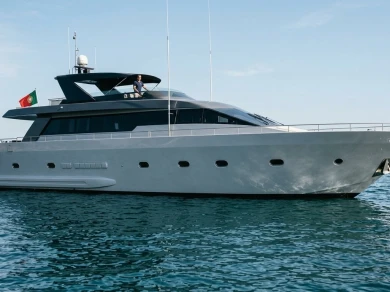 Falcon 82S jednotlivci a charterové společnosti v Saint-Tropez