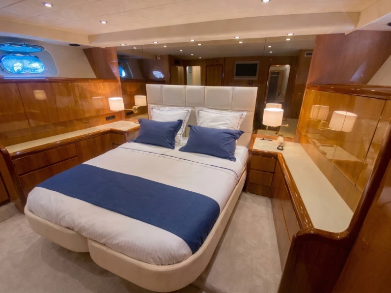 Location Yacht à Saint-Tropez - Falcon 82S