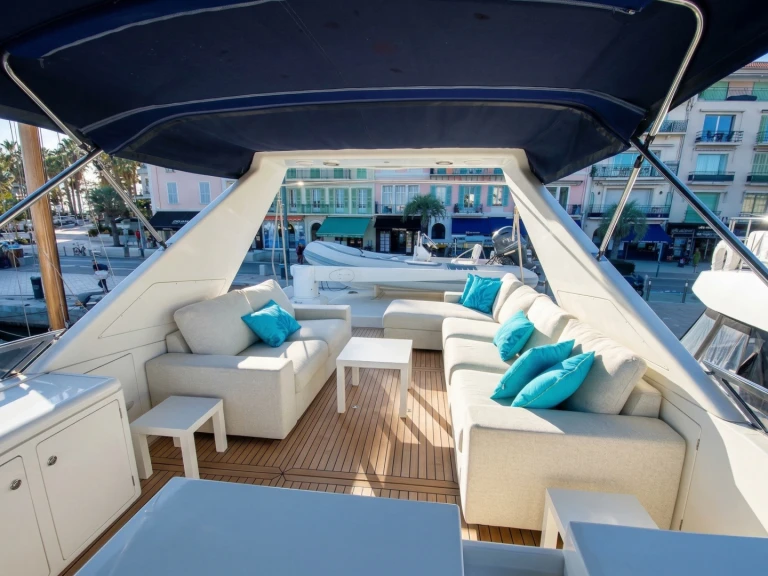 Location bateau Saint-Tropez pas cher 82S