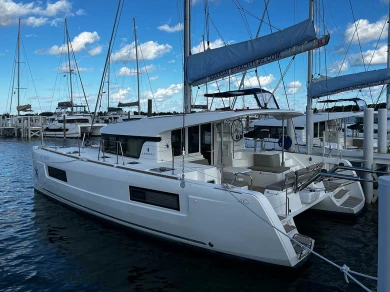 Noleggiare una Lagoon Lagoon 40 a Parham Town