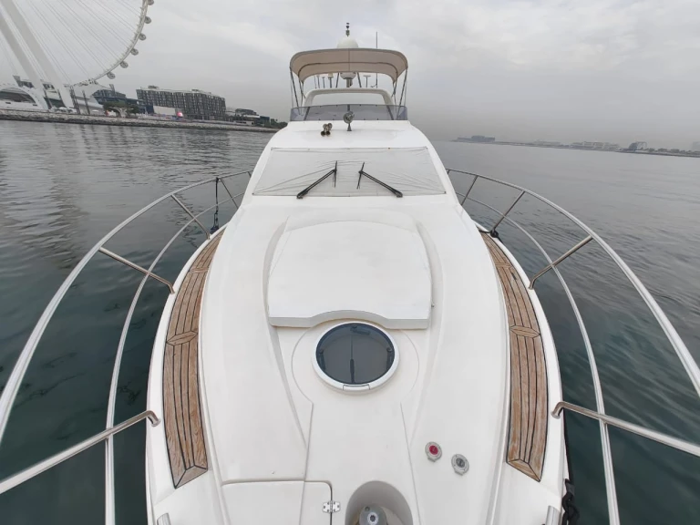 Location Bateau à moteur Majesty Yachts avec permis