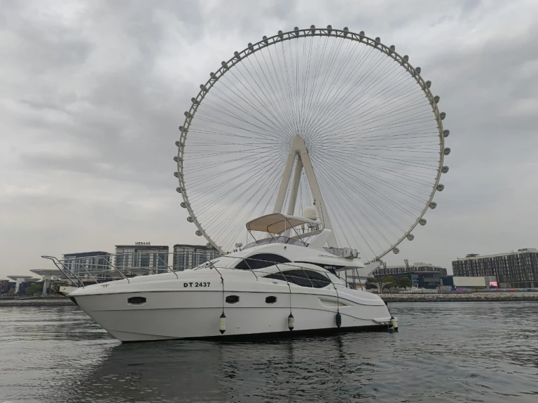 Louez un Majesty Yachts Mejesty 50 à Dubai Marina
