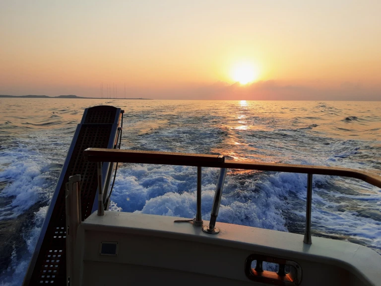Location Bateau à moteur à Limassol Marina - Custom Made 66