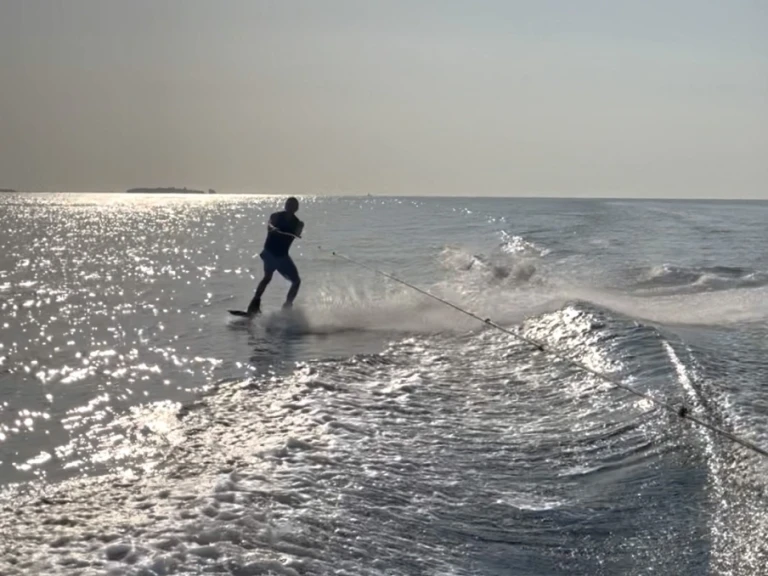 Louer Bateau à moteur avec ou sans skipper Sea Ray à Mandelieu-la-Napoule
