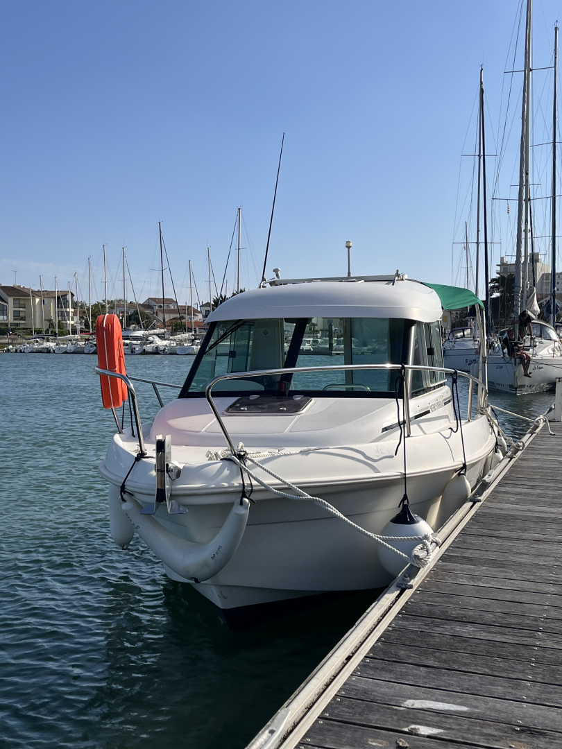 Location Bateau à moteur Jeanneau avec permis