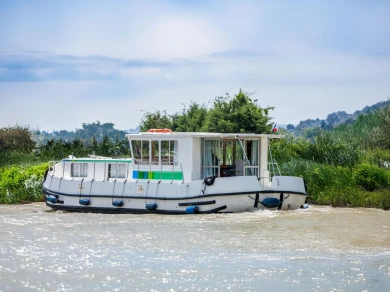 Houseboat for rent Montesquieu-Lauragais at the best price
