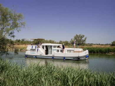 Pénichette Pénichette Neo 3 charter bareboat or skippered in  Dole