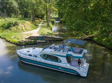 Nicols Yacht Nicols Quattro Fly C charter bareboat or skippered in  Bellegarde