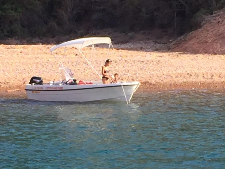 Louer Bateau à moteur avec ou sans skipper Terhi à Galéria