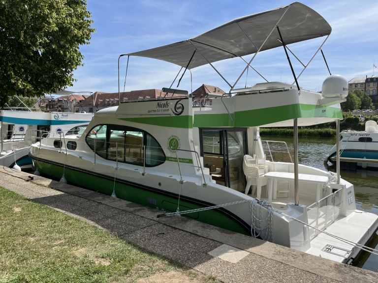 Louez un Nicols Yacht Nicols Quattro Fly C Green à Saverne