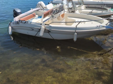 Hire a TA MARE Jaguar 17 Saint-Chamas