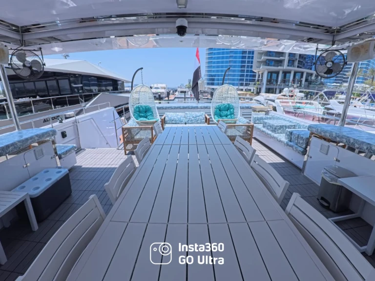 Louer Bateau à moteur avec ou sans skipper 101 Marine à Dubai Marina