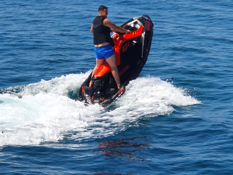 Louer Bateau à moteur avec ou sans skipper Doqueve à Marbella
