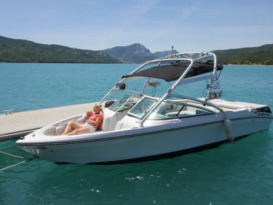 Huur een Nautique Correct Craft Air Nautique  236 Team Edition in Prunières