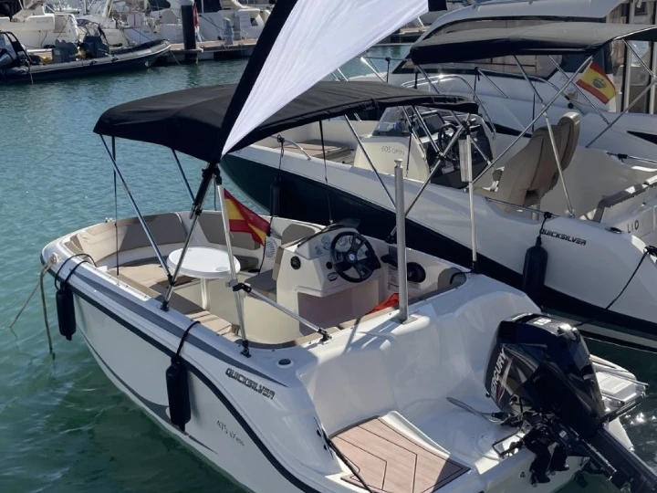 Louer Bateau à moteur avec ou sans skipper Quicksilver à Sitges