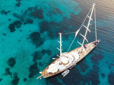 Pronajmout si Perini Navi Tamarita v Naples