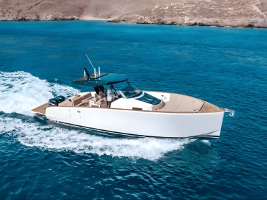 Hire Motorboat Vanguard with a boat licence