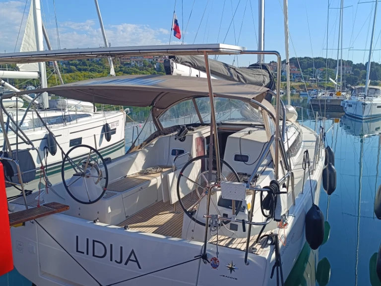 Location bateau Pula pas cher Sun Odyssey 380
