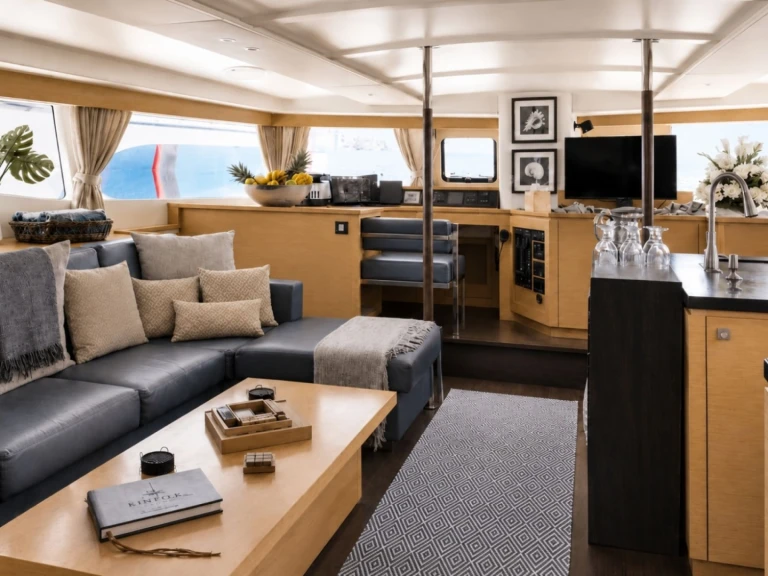 Fountaine Pajot ODYSSEA a louer à Road Town