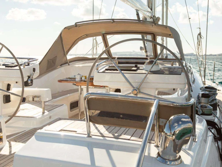 Louer Yacht avec ou sans skipper Oyster Marine à Provence-Alpes-Côte d'Azur
