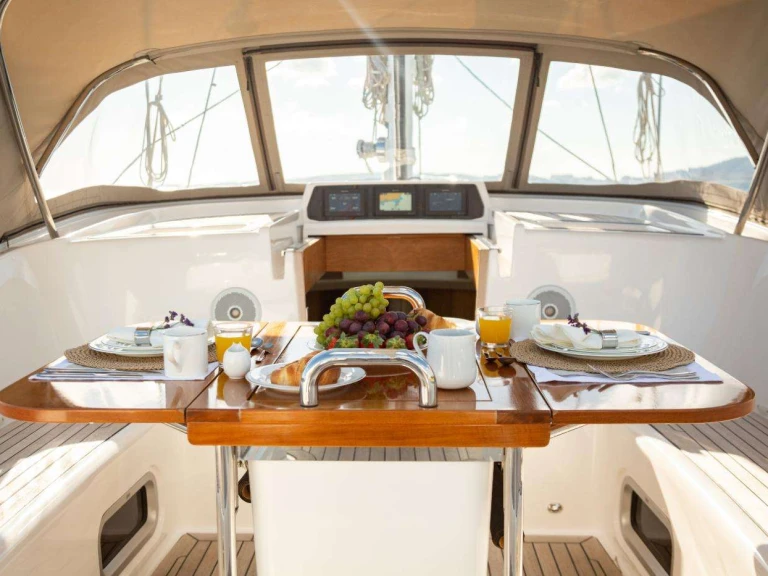 Location Yacht Oyster Marine avec permis