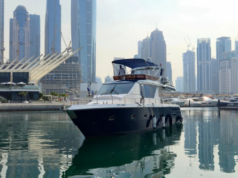Custom Made custom a louer à Dubai Marina