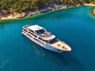 Charter a  Luxury Motor Yacht AZ in Sibenik on Samboat
