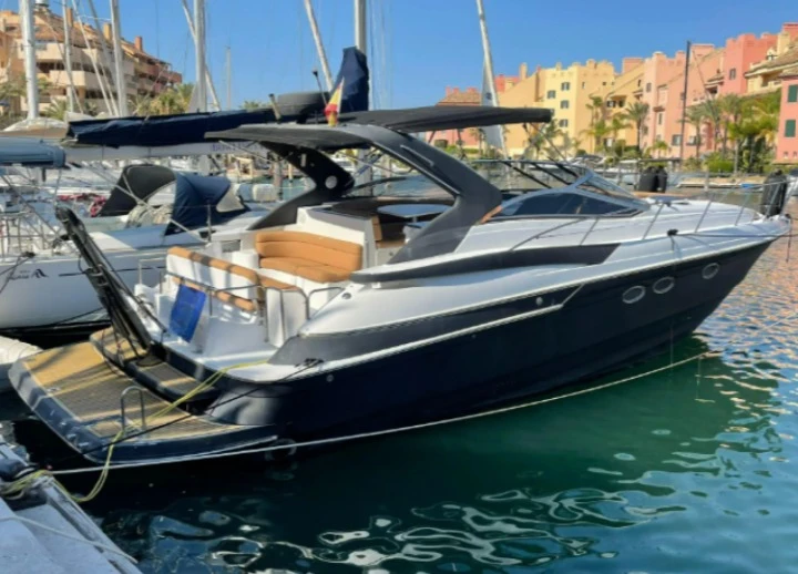 Bateau à moteur à louer à Puerto Sotogrande au meilleur prix