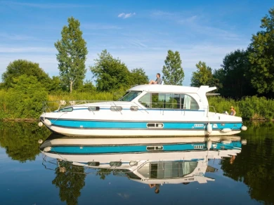 Louer Bateau à moteur avec ou sans skipper Nicols Yacht à Bellegarde