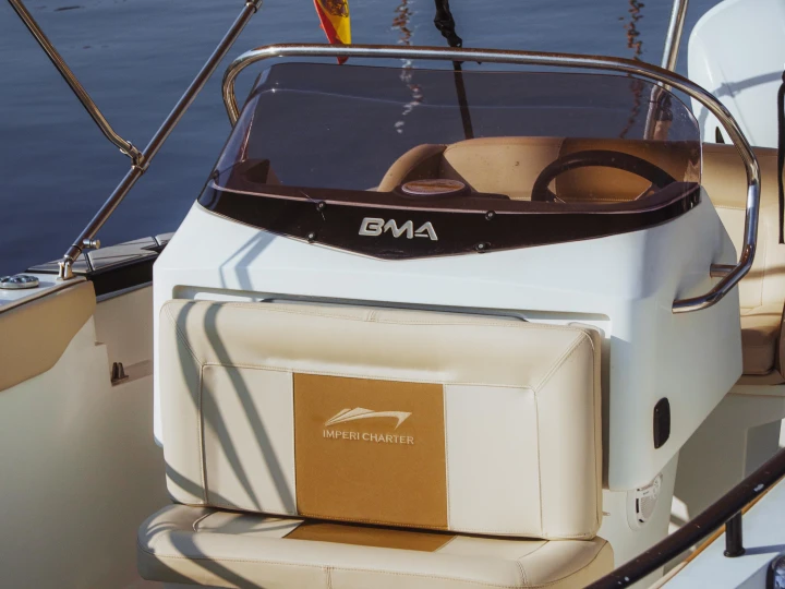 Louer Bateau à moteur avec ou sans skipper BMA à Club Nautico S'Estanyol