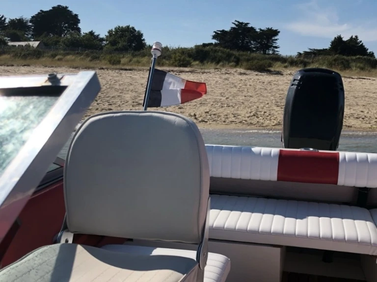 Bateau à moteur à louer à Divatte-sur-Loire au meilleur prix