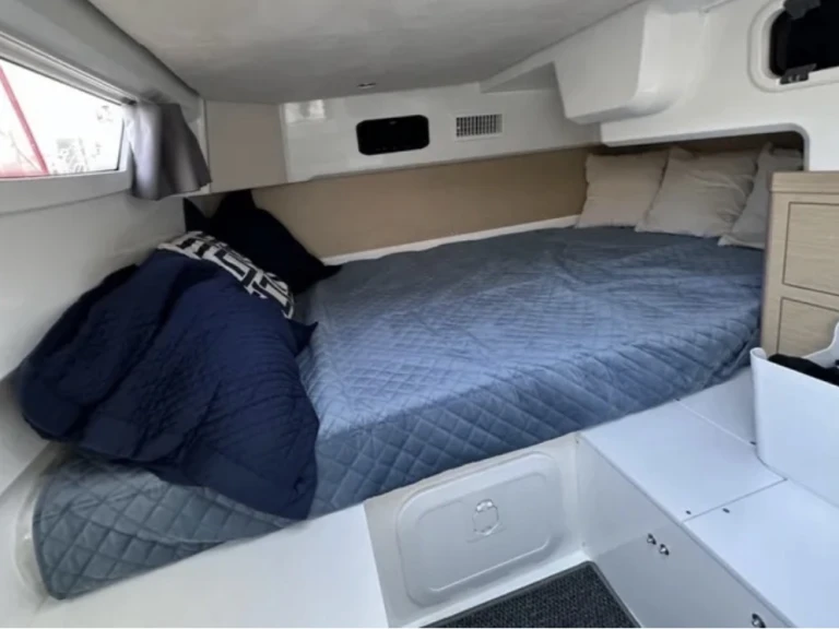 Bateau à moteur à louer à Naples au meilleur prix