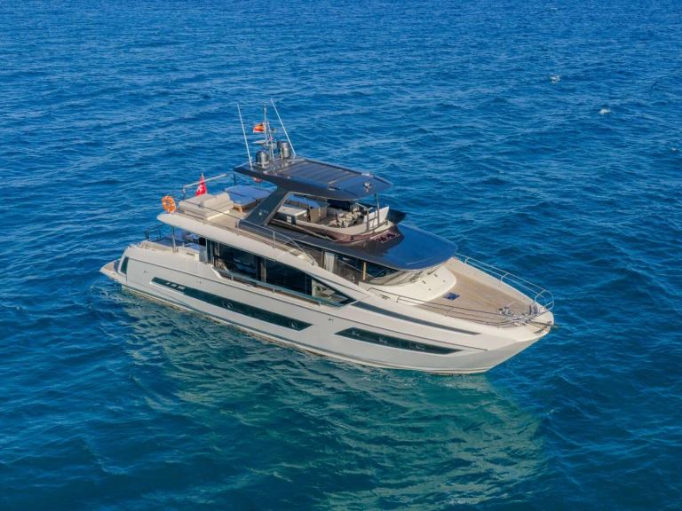 Louer Yacht avec ou sans skipper Prestige Yachts à Naples