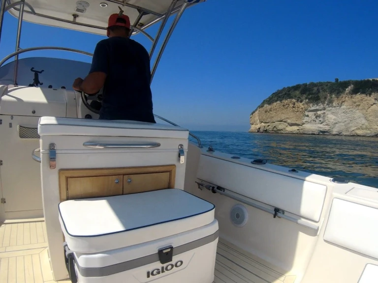 Bateau à moteur à louer à Naples au meilleur prix